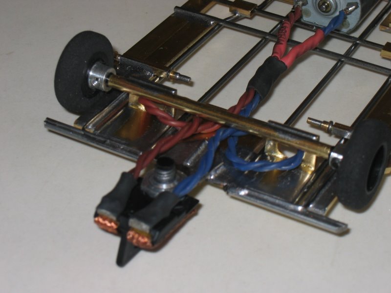 Front detail showing pan attachment via .032" wire and the pin rattlers of .062' pin tubing inside .062" ID square tubing (drilled out to .078" for more rattle).