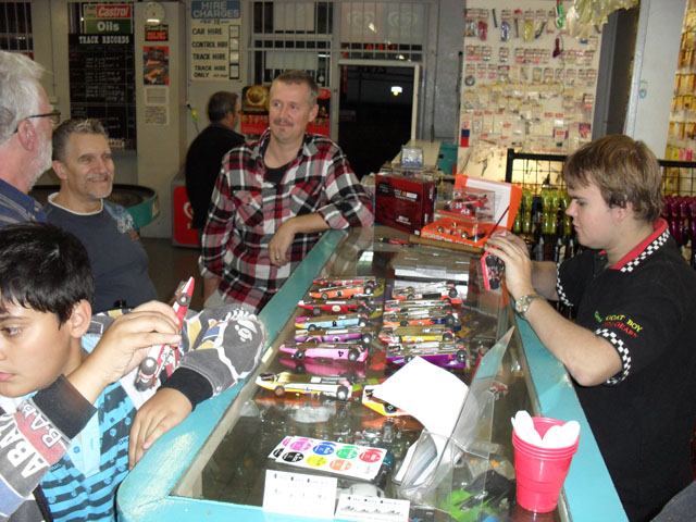 Josh, Mark, Dale, Jacco and Cody at the counter during 'Tech' check in.