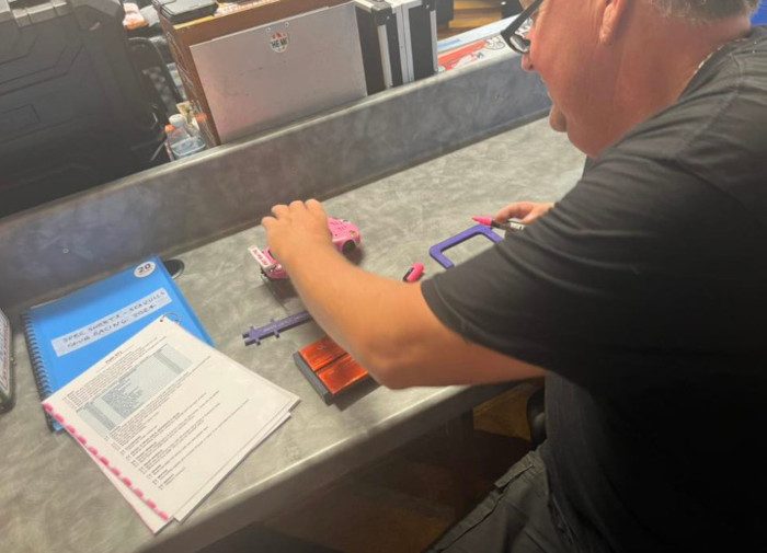 Rick V - scrutineering_n.jpg